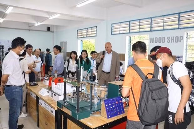 美国国际开发署与芹苴大学联合举行“创新创意空间”论坛。