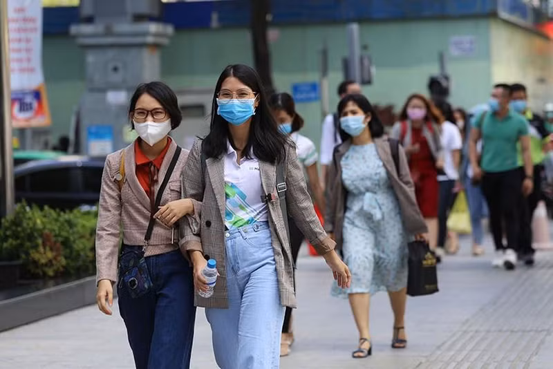 继续实施 “佩戴口罩和勤消毒”防疫两件套 确保疫情防控安全