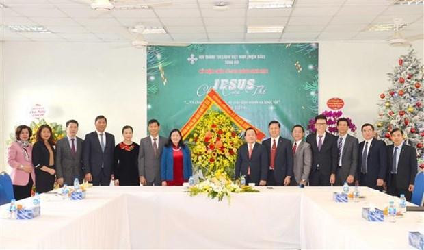 裴氏明怀走访越南北部福音教教会祝贺圣诞。（图片来源：越通社）