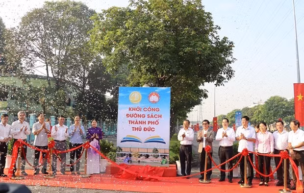 守德市图书街开工仪式。（图片来源：越通社）