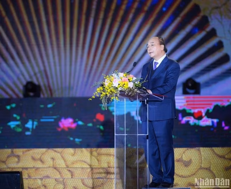 越南国家主席阮春福出席仪式并发表讲话。