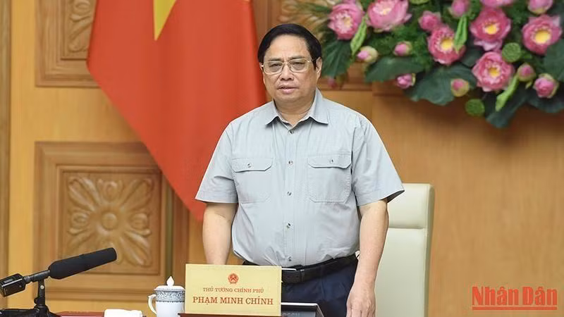 范明正总理就应对第四号台风召开紧急会议。（图片来源：陈海 摄）