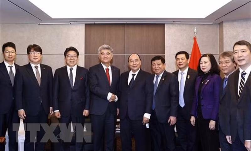 越南国家主席阮春福在会见韩国大宇工程建设公司总裁正沅宇先生。（图片来源：越通社）