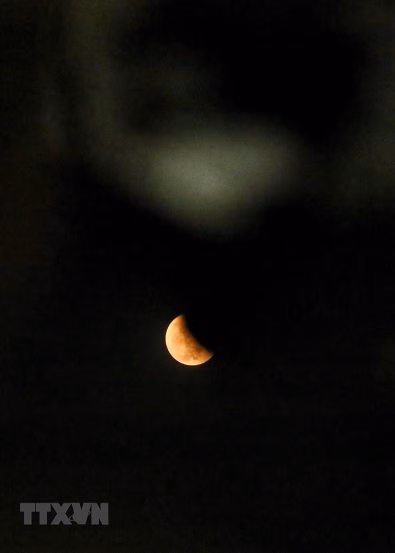 这是今年第二次、也是最后一次月全食。