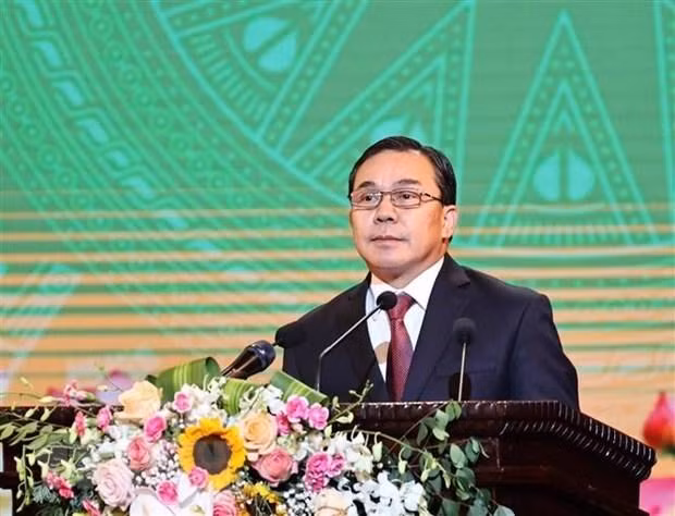 老挝驻越南特命全权大使森菲特•宏本让。