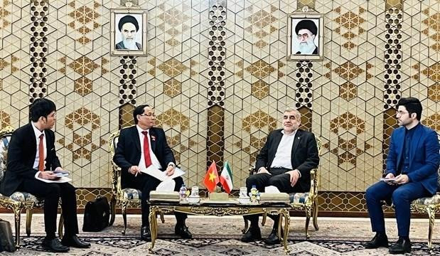 陈光方上将与伊朗第一副议长阿里·尼克扎德举行会谈。（图片来源：国会官网）
