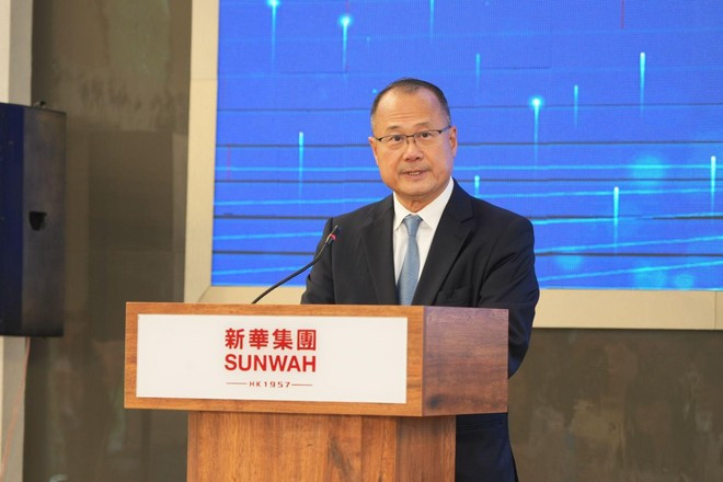 粤港澳大湾区企业家联盟主席、新华集团主席蔡冠深博士。