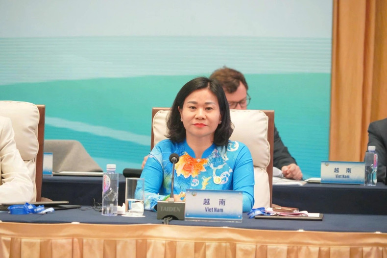 越南妇女联合会主席阮氏线发表讲话。 2-1782.jpg