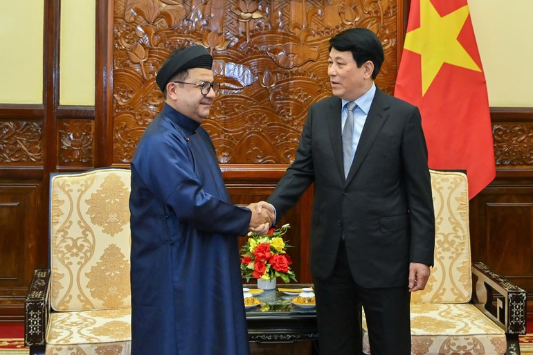 国家主席梁强会见智利驻越大使。 2-1260.jpg