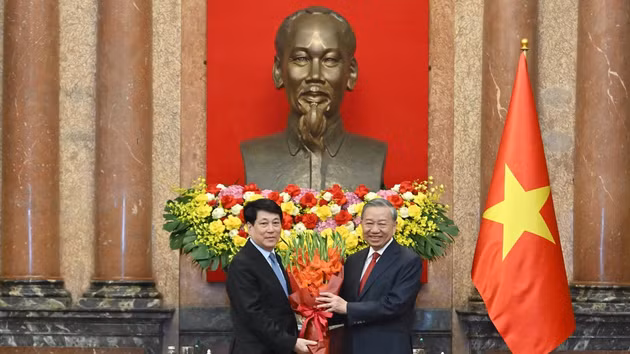 越共中央总书记、越南国家主席苏林与前国家主席梁强交接工作【组图】