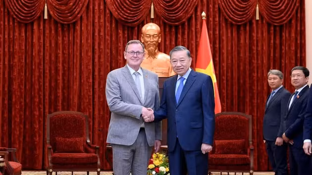 越共中央总书记、国家主席苏林会见德国联邦议会副议长博多·拉梅洛。