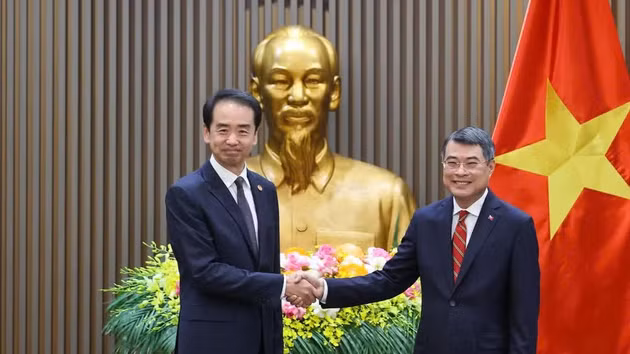 越南政府总理黎明兴会见中国驻越大使何炜。