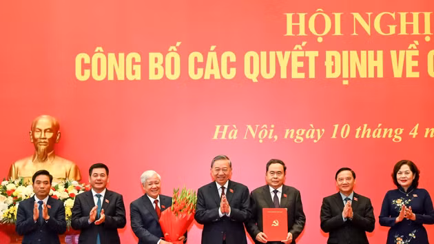 越共中央总书记、国家主席苏林主持人事决定公布会议【组图】