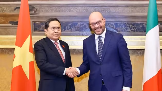 越南国会主席陈青敏和意大利众议院议长洛伦佐·丰塔纳。