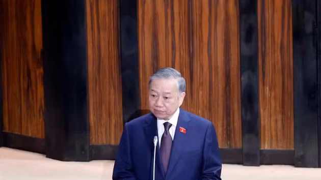 越共中央总书记、国家主席苏林在斯里兰卡议会发表演讲。
