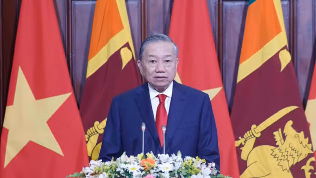 越共中央总书记、国家主席苏林在记者会上发表讲话。