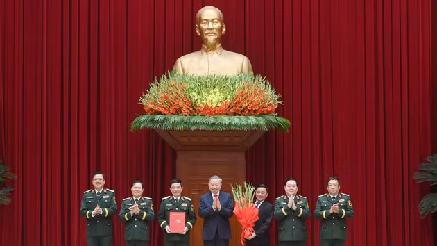 越共中央总书记、国家主席苏林主持召开公布中央政治局关于干部工作决定的会议【组图】