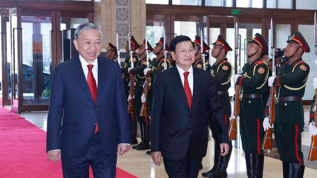 越共中央总书记苏林和老挝人民革命党中央总书记、国家主席通伦·西苏里。