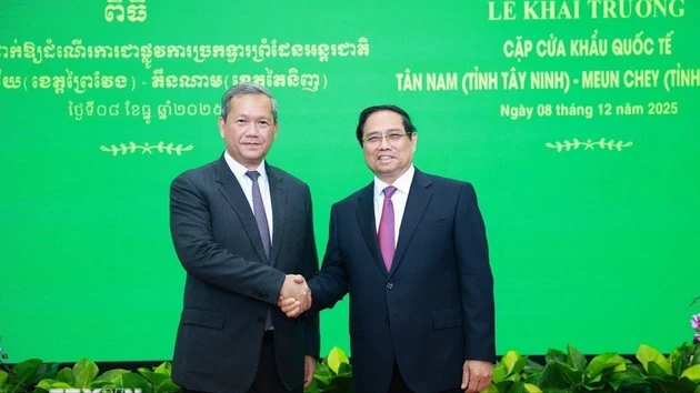 越南政府总理范明正与柬埔寨首相洪玛奈举行会谈。