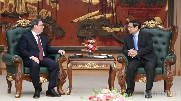 越南政府总理范明正会见古巴党、国家特使，古共中央政治局委员，外交部长罗德里格斯。