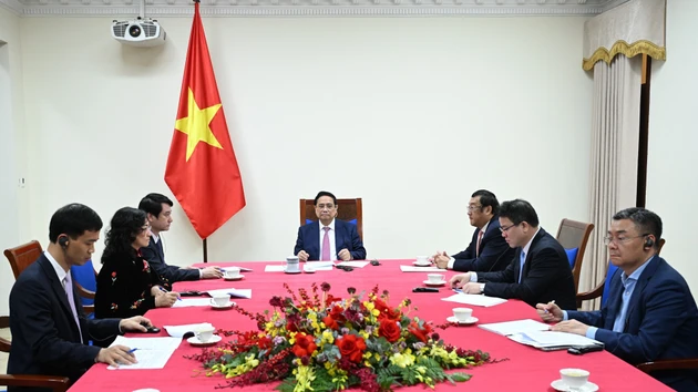 越南政府总理范明正与安哥拉总统洛伦索通电话【组图】