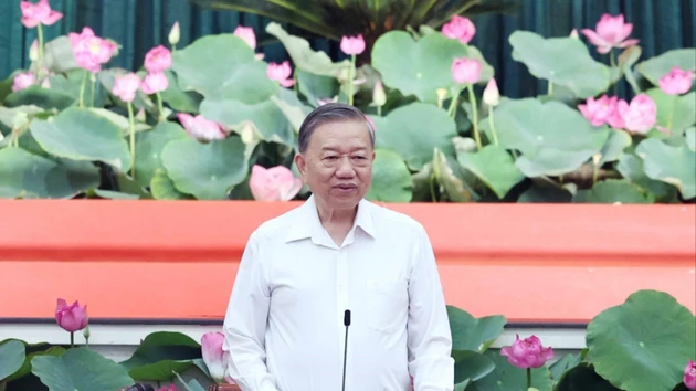 苏林总书记主持会议。（统一 摄）
