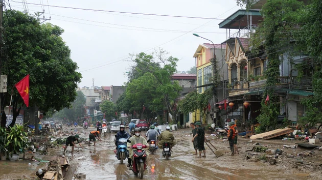 历史性洪水过后，河江二坊李常杰街被泥浆淹没。