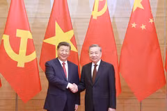 2025年4月14日，越共中央总书记苏林主持仪式，欢迎中共中央总书记、中华人民共和国主席习近平对越南进行国事访问。