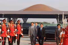 越共中央书记处常务书记陈锦秀离开德崇国际机场，启程回国。（图片来源：越通社）