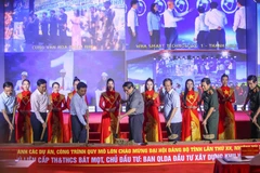 政府总理范明正出席清化省主会场并主持开工仪式。（图片来源：教育时代报）