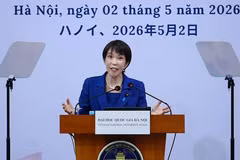 日本首相高市早苗在河内国家大学发表施政演讲。