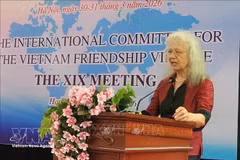 越南友谊村国际委员会主席罗西·霍恩·米佐发表讲话。（图片来源：越通社）