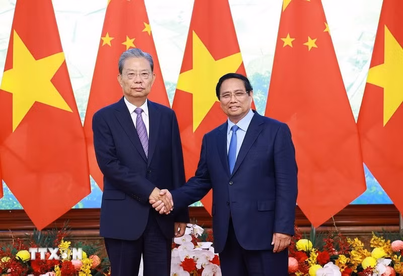 越南政府总理范明正会见中国全国人大常委会委员长赵乐际。（图片来源：越通社）