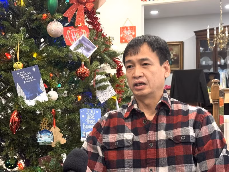 律师邓战胜接受越通社记者的采访。（图片来源：越通社）