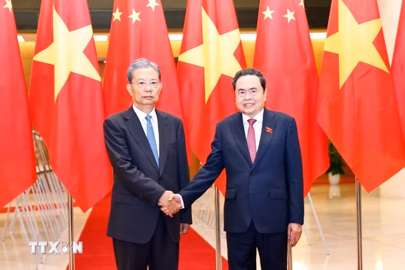 越南国会主席陈青敏和中共中央政治局常委、中国全国人大常委会委员长赵乐际。（图片来源：越通社）