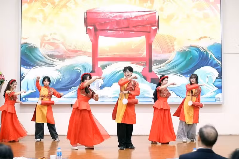 活动上的文艺表演节目。