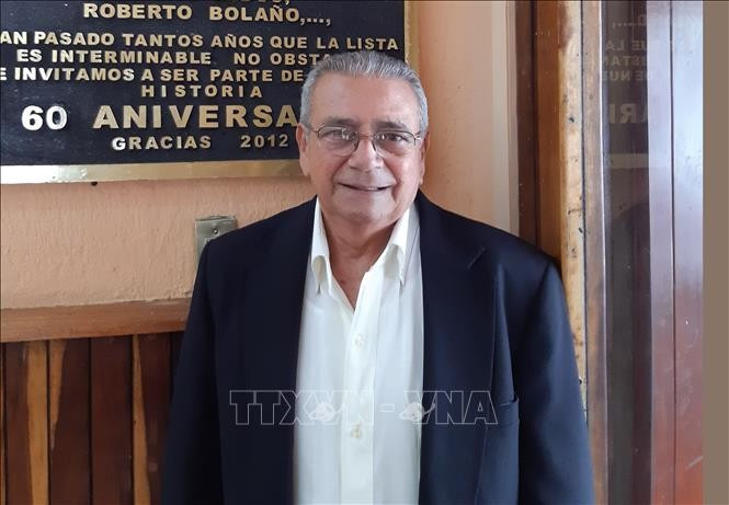 古巴战地记者路易斯·曼努埃尔·阿尔塞·伊萨克。（图片来源：越通社）