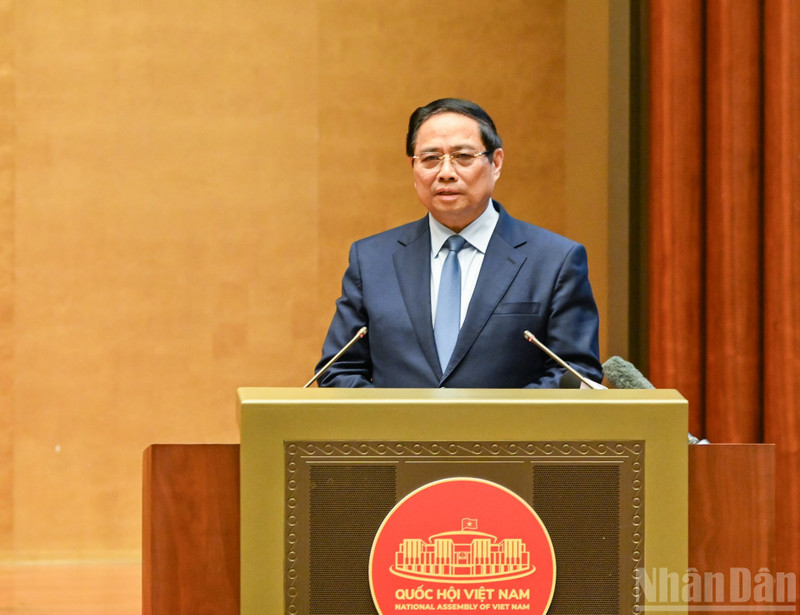 范明正总理在会议上发表专题报告。（维玲 摄）