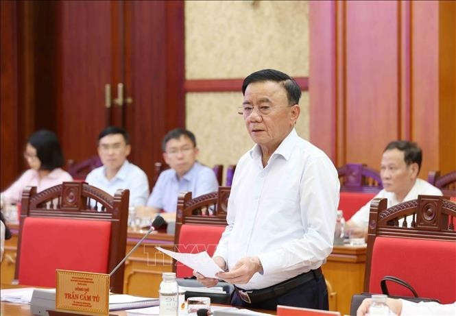 越共中央书记处常务书记陈锦绣主持越共十四大服务组织小组第四次会议。（图片来源：越通社）