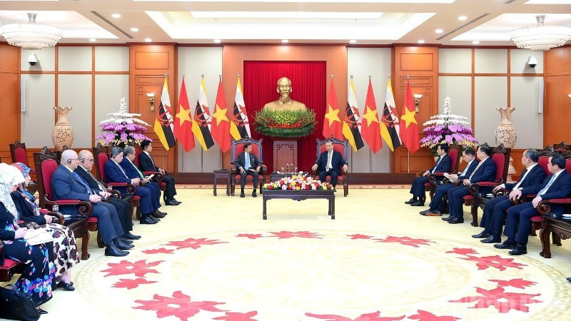 越共中央总书记苏林会见文莱苏丹哈桑纳尔。（登科 摄）