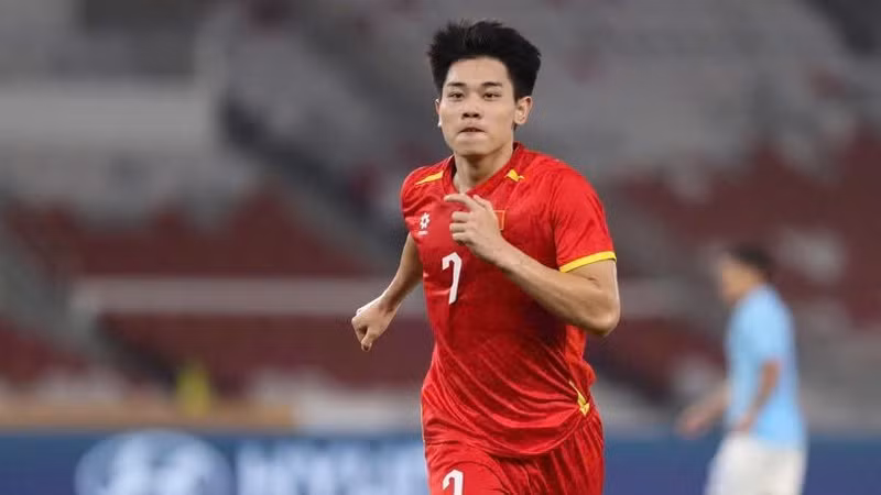 战胜柬埔寨队后，越南队积6分，以小组第一的身份晋级半决赛。（图片来源：《首都劳动报》）