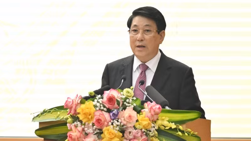 越南国家主席梁强率领中央工作代表团赴富寿省，看望慰问该省党委、政府、优抚对象、困难群众及部队官兵。（水原 摄）