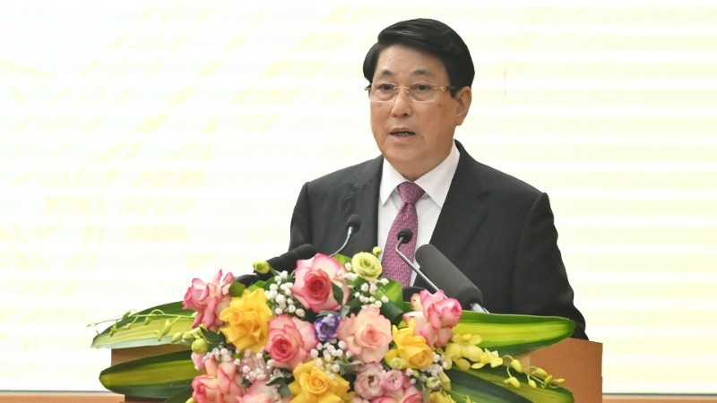 越南国家主席梁强率领中央工作代表团赴富寿省，看望慰问该省党委、政府、优抚对象、困难群众及部队官兵。（水原 摄）