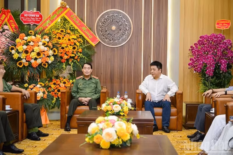 会见时，黎国雄上将表示，今后，越南《人民报》将继续与公安部加强协调配合，进一步提高宣传报道工作质量，满足新形势下的任务要求。