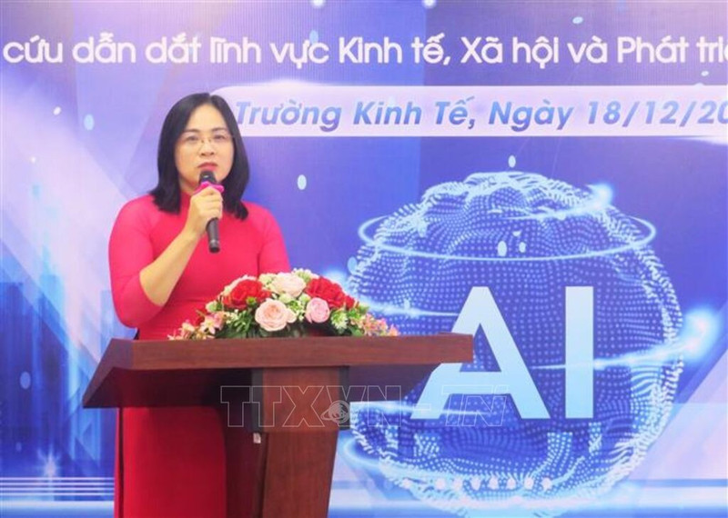 越南工商联合会九龙江三角洲分会副主任武氏秋香在仪式上致辞。（图片来源：越通社）