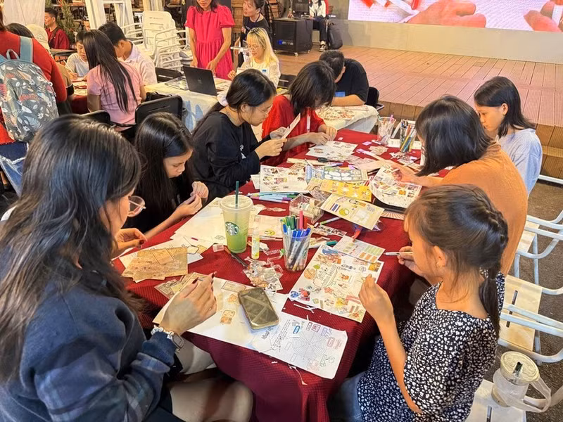 第二届夜间书籍与文化节为公众打造一场多感官探索越南文化之旅。（图片来源：互联网）