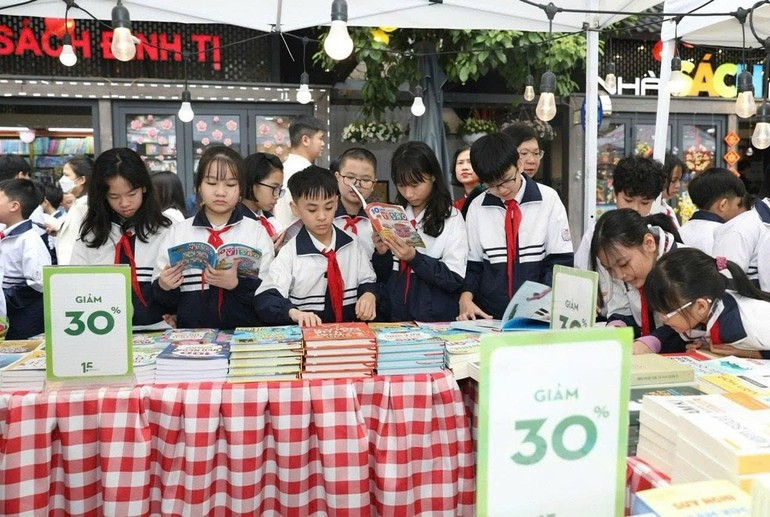 书街已成为学生们参观和体验活动中的常去之地。