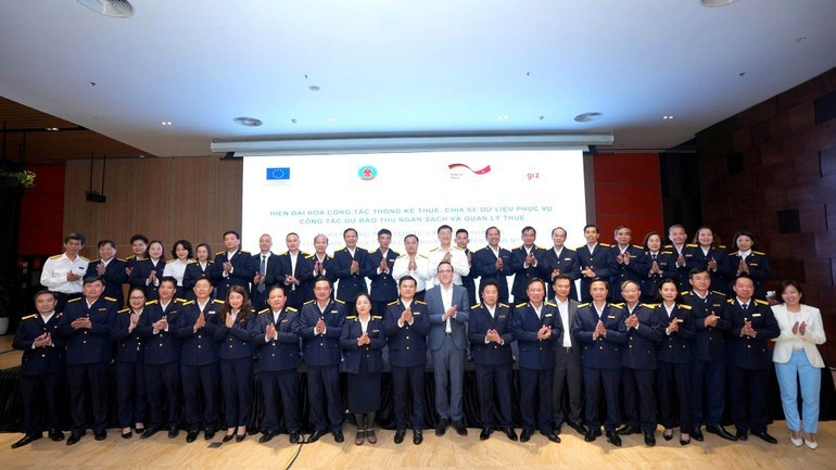 与会代表合影。