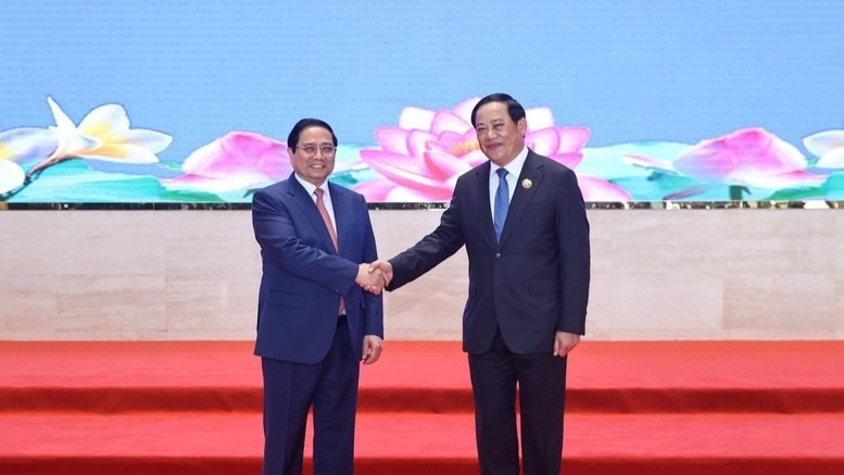 越南政府总理范明正与老挝政府总理宋赛·西潘敦。（图片来源：VGP）