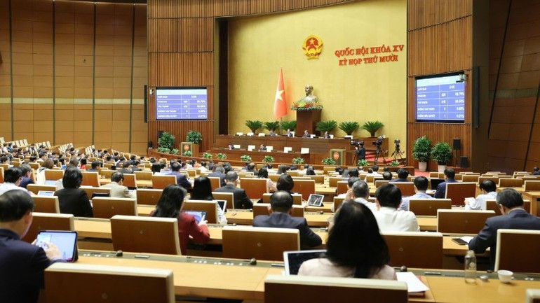 国会表决通过《紧急状态法》。（维灵 摄）